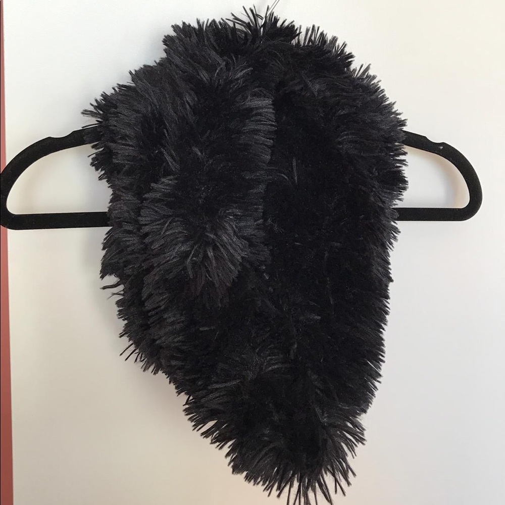 Madden Girl Black scarf